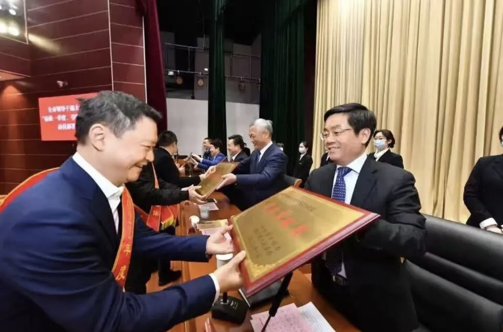 永鑫国际荣获2022年度“共同富裕示范区市域范例建设突出贡献奖” 